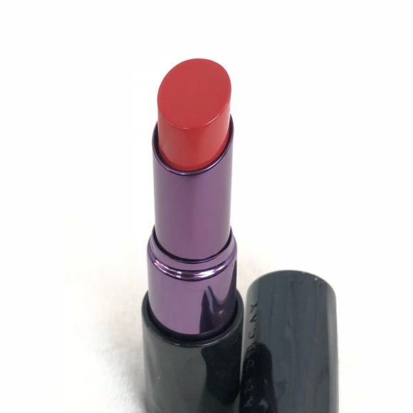 Matte Revolution Lipstick Temper - Picture 7 of 8